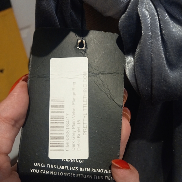 Pretty little thing grey velvet tie back halter bralet with ring detail - Picture 4 of 4